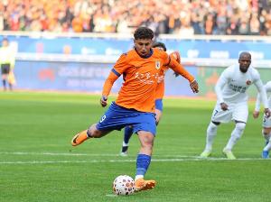 鲁媒：克雷桑、刘洋参加泰山队赛前训练，克雷桑训练节奏不错