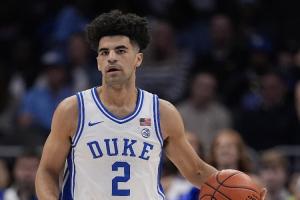 杜克控卫凯登·布泽尔留队征战大二 疯三失误导致被超远三分绝杀