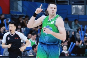 尽力局！大卫·詹姆斯13投9中&三分3中3 拿下26分8篮板1助攻1抢断