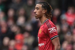 真没中卫了！曼联跟队：约罗突然受伤未随队出征，5名中卫只剩1人