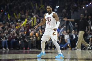 斯特鲁斯：米切尔愿为胜利付出一切 他是我见过最努力的超巨