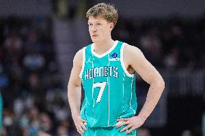 还是没能找回手感！克尼佩尔10中3低效拿到11分3板1助1断