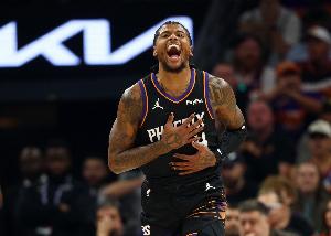 一顺百顺！杰伦·格林外线三分球再中 太阳领先勇士12分