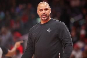 火记：能让对手在季后赛投出61%的命中率 防守太灾难了