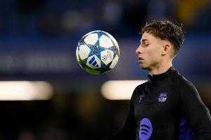 记者：费尔明戴防护面具参加球队训练，贝尔纳尔脚踝扭伤仍在养伤