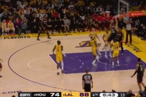 冲击篮筐！申京中路突破 起飞双手暴扣缩小分差