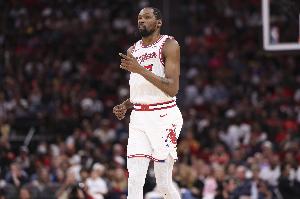 Shams：杜兰特因右膝挫伤将缺席与湖人的系列赛G1