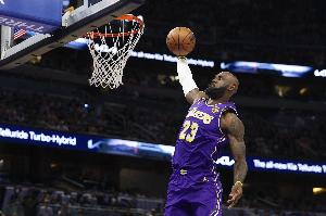 41岁正是打拼的年纪！詹姆斯无限串联+硬解 38分钟砍19分8板13助