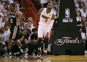 查尔莫斯：让韦德和哈登对位 韦德能防住哈登 但哈登防不住韦德