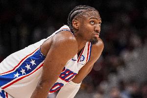 遭严防！马克西20投仅8中拿21分8助攻有3失误4犯规 正负值-29最低