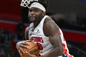 斯图尔特：球队名宿马洪告诫我不要参与冲突 去做更成熟的那个人