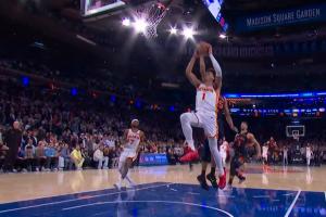 一波15-3！沃克切球单断布伦森 杰伦·约翰逊快攻扣篮领先4分