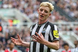 记者：戈登已与凯恩就加盟拜仁进行了交流，拜仁对其估价5500万镑