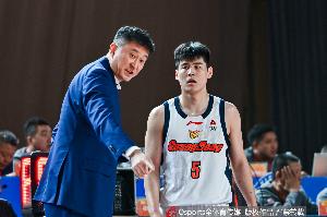 媒体人：球队人员没齐整过 杜锋的执教实力在国内教练中是第一档