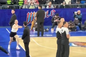 高价买的内场前排进个场地拿个玩偶不过分吧!