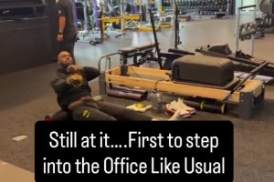 舍得花钱！火箭全队乘坐专属波音767飞机抵达洛杉矶！