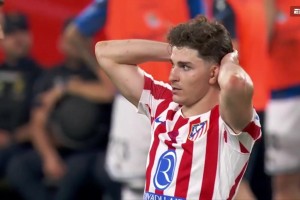 可惜了！比赛第100分钟，阿尔瓦雷斯抽射击中立柱弹出！