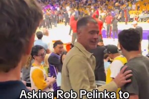 湖人球迷现场喊话佩林卡：你去把字母哥交易过来~